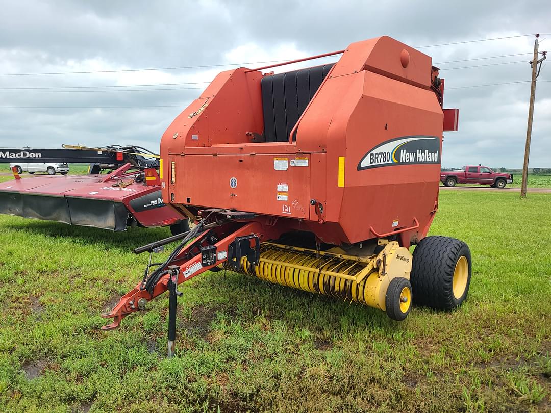 Image of New Holland BR780 Primary image
