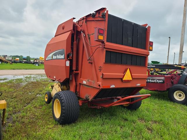 Image of New Holland BR780 equipment image 3