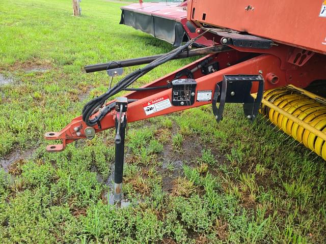 Image of New Holland BR780 equipment image 4