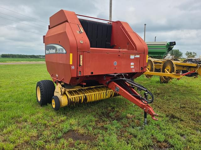 Image of New Holland BR780 equipment image 1