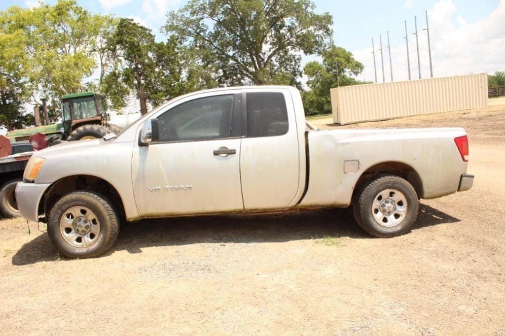 2007 Nissan Titan Equipment Image0