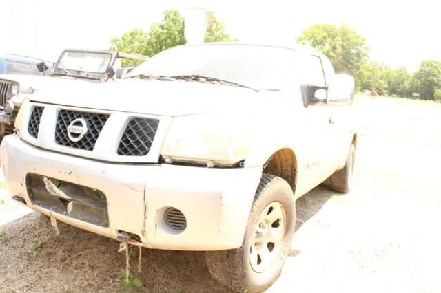 Image of Nissan Titan equipment image 2