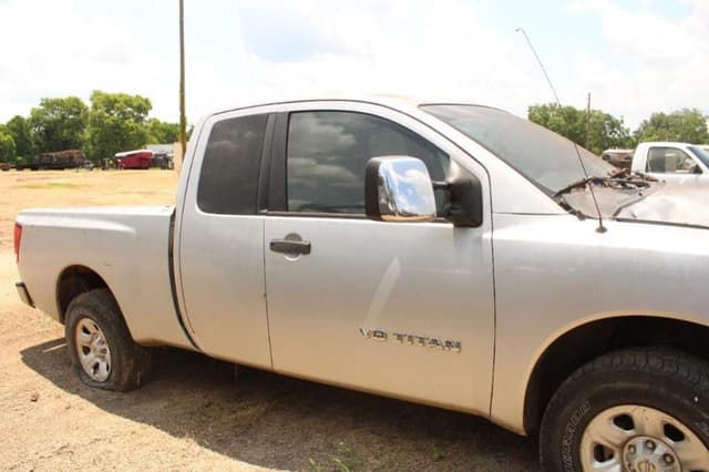 Image of Nissan Titan equipment image 3