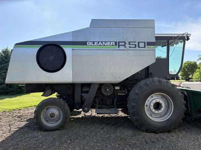 Image of Gleaner R50 equipment image 4