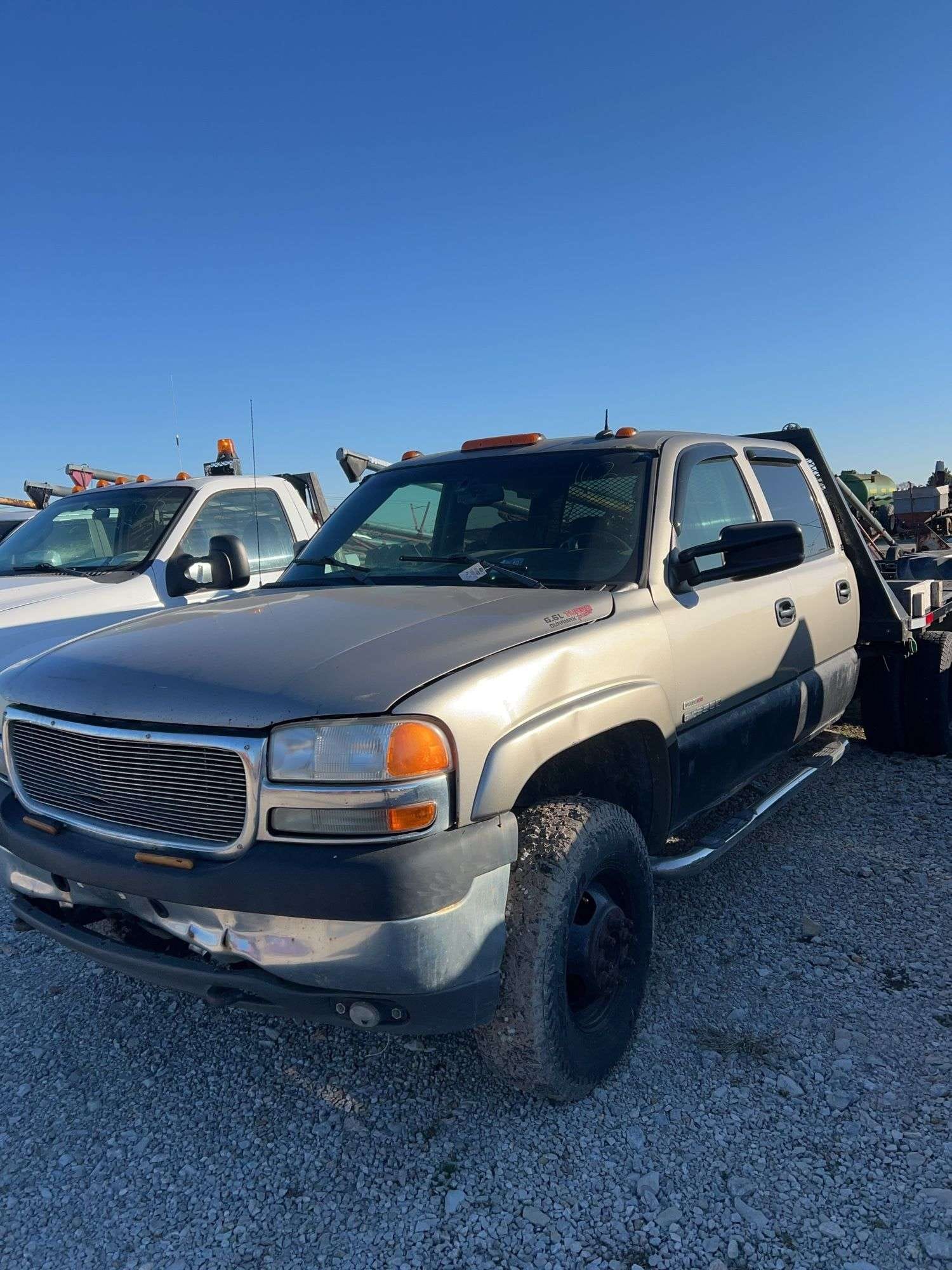 2002 GMC 3500 Equipment Image0