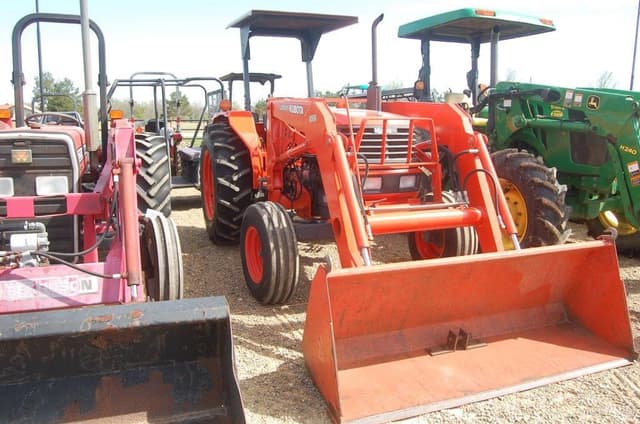 Image of Kubota M5400 equipment image 3