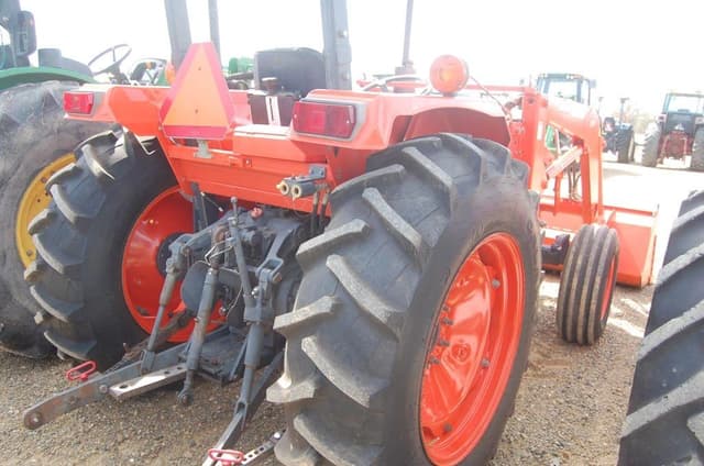 Image of Kubota M5400 equipment image 2