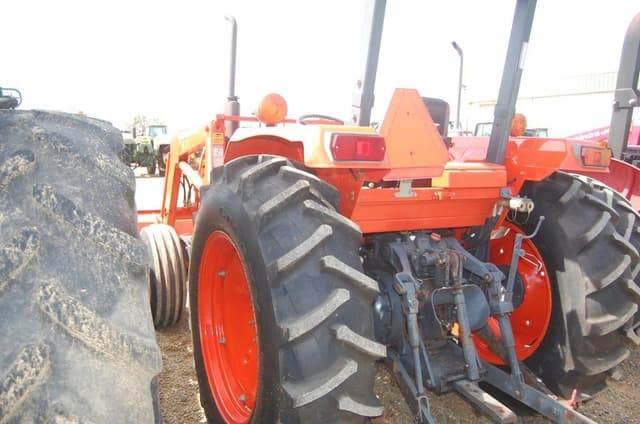 Image of Kubota M5400 equipment image 1