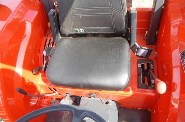 Image of Kubota M5400 equipment image 4