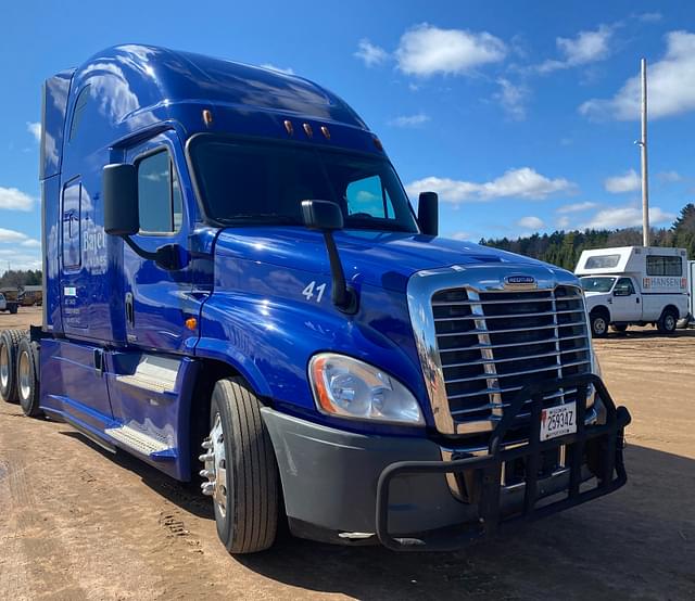 Image of Freightliner Cascadia Evolution equipment image 2