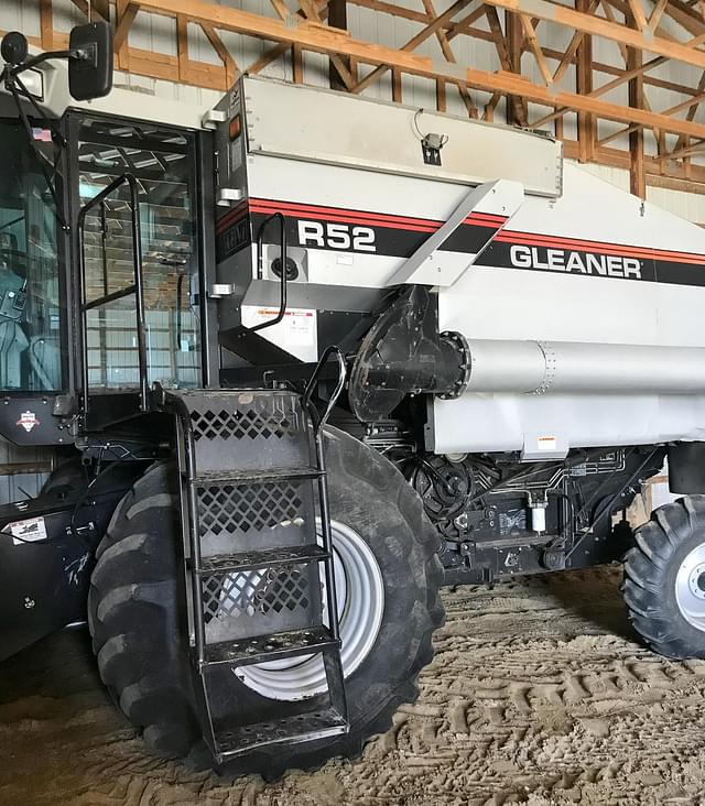 Image of Gleaner R52 equipment image 1