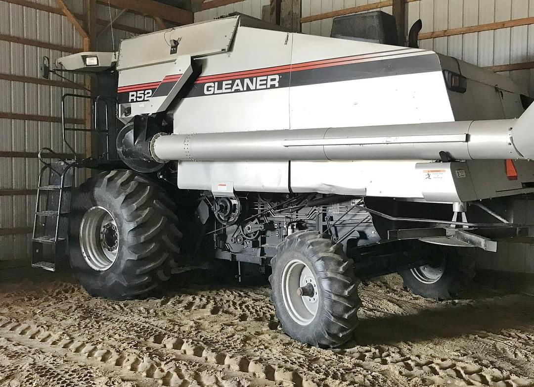 Image of Gleaner R52 Primary image