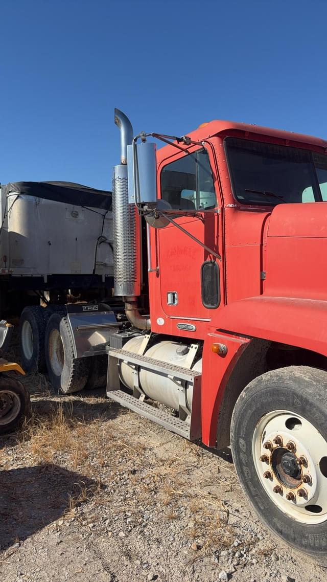 Image of Freightliner FLD120 equipment image 2