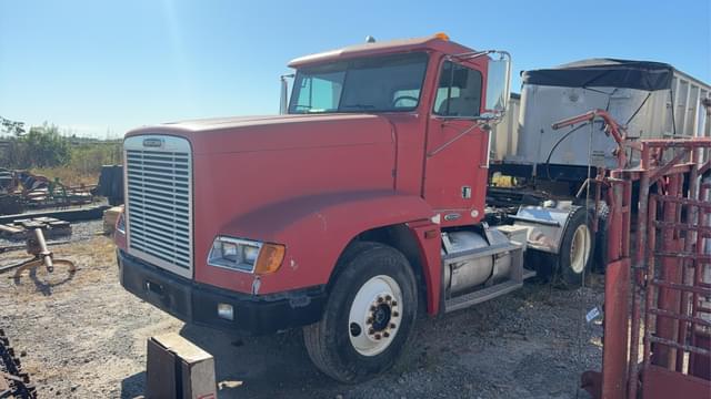 Image of Freightliner FLD120 equipment image 3