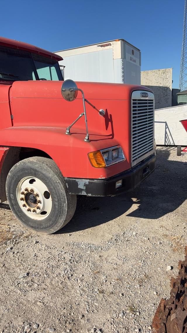 Image of Freightliner FLD120 equipment image 1