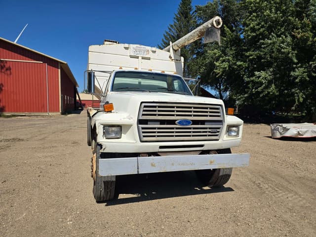 Image of Ford F-700 equipment image 4