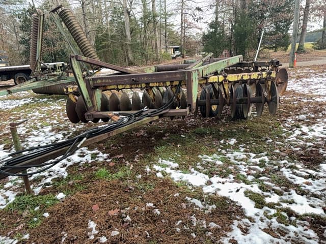 Image of John Deere 340 equipment image 4