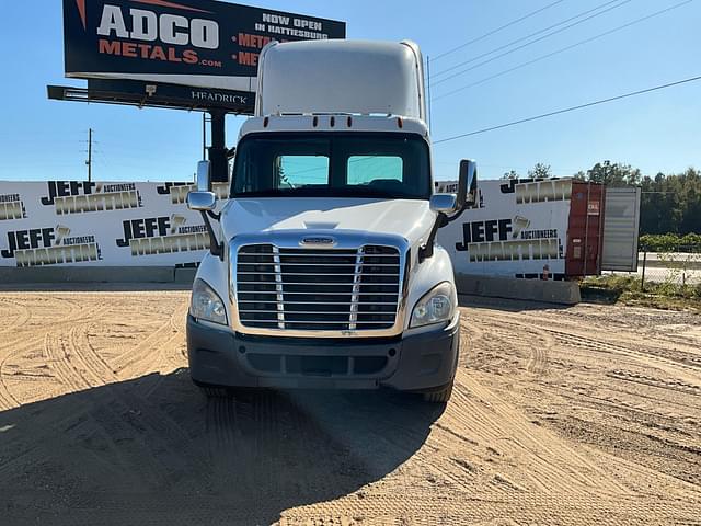 Image of Freightliner Cascadia equipment image 1