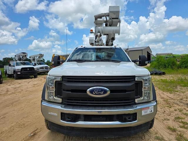 Image of Ford F-550 equipment image 1