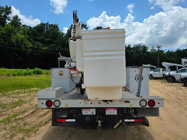 Image of Ford F-550 equipment image 3