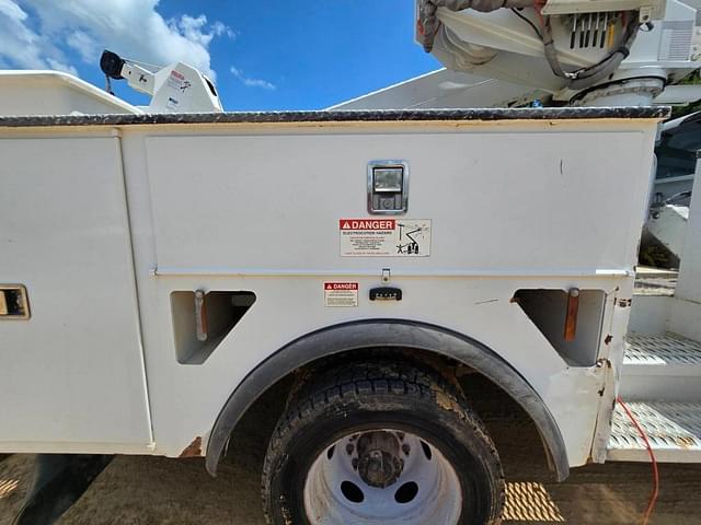Image of Ford F-550 equipment image 4