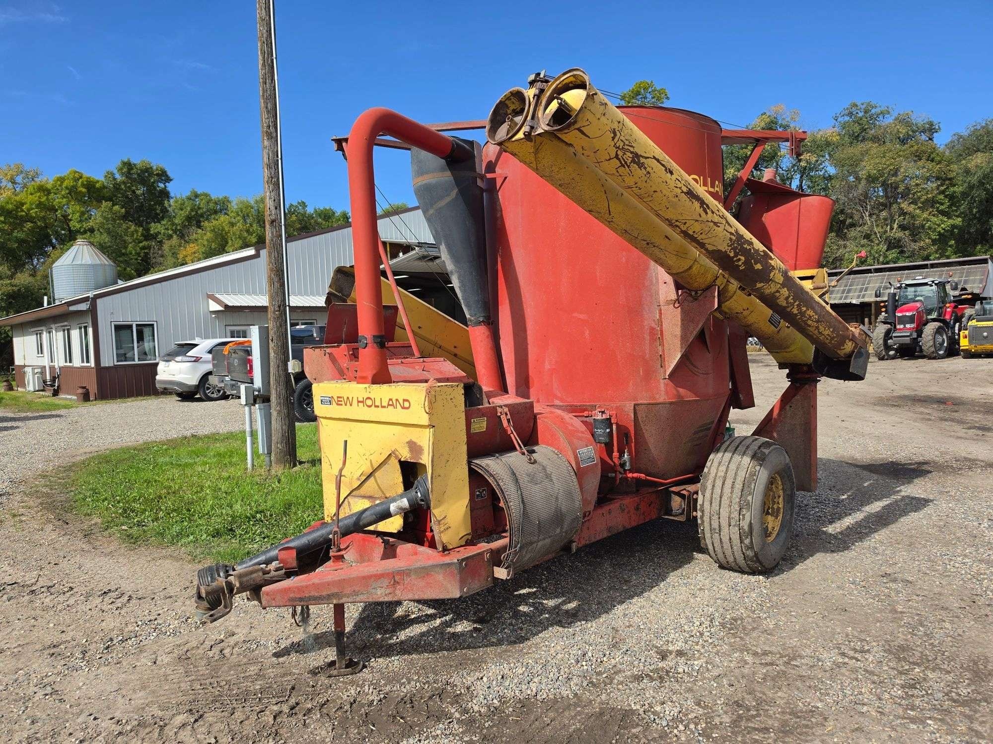 New Holland 358 Equipment Image0