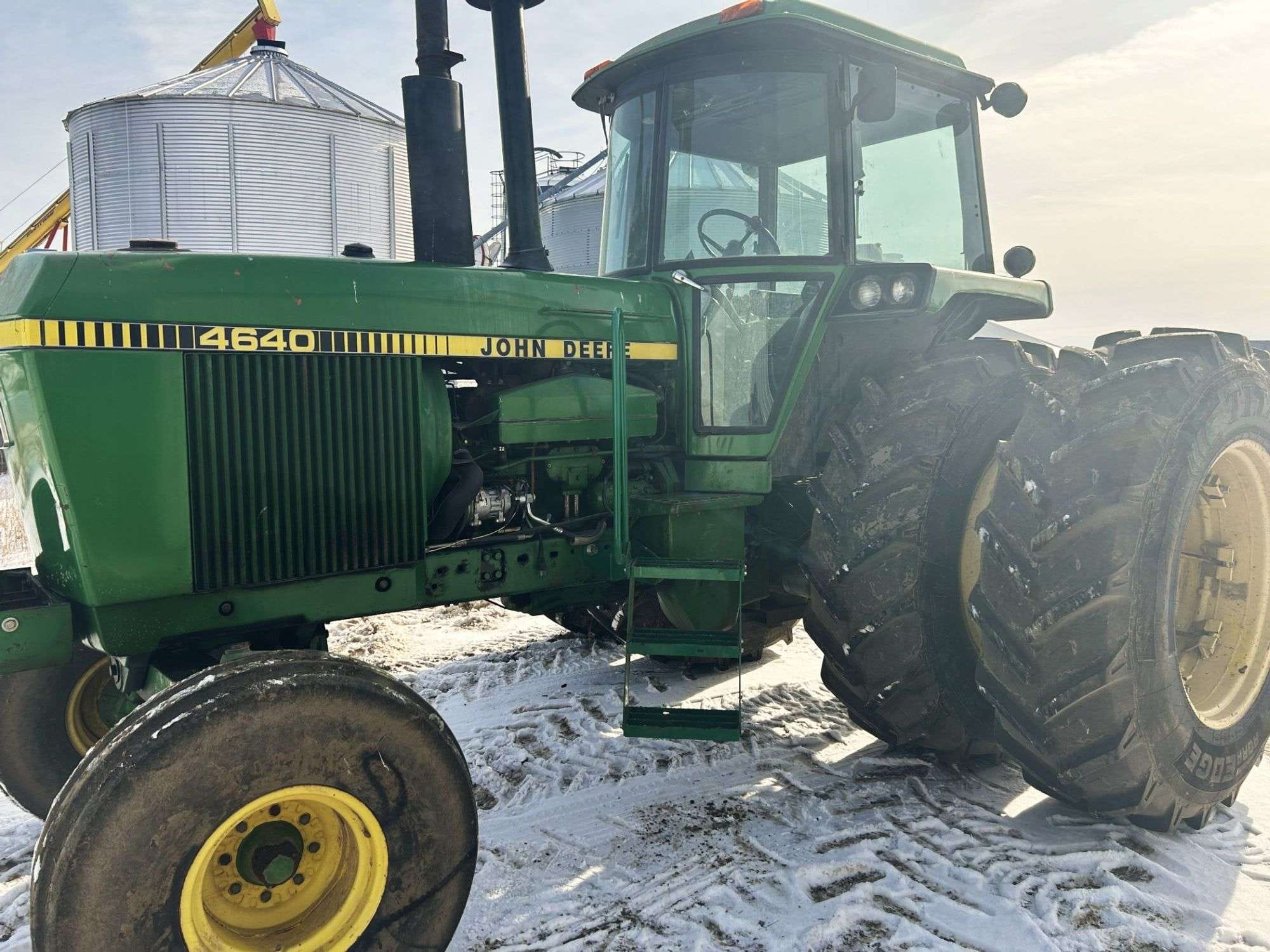 John Deere 4640 Equipment Image0