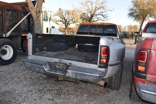 Image of Dodge Ram 3500 equipment image 3