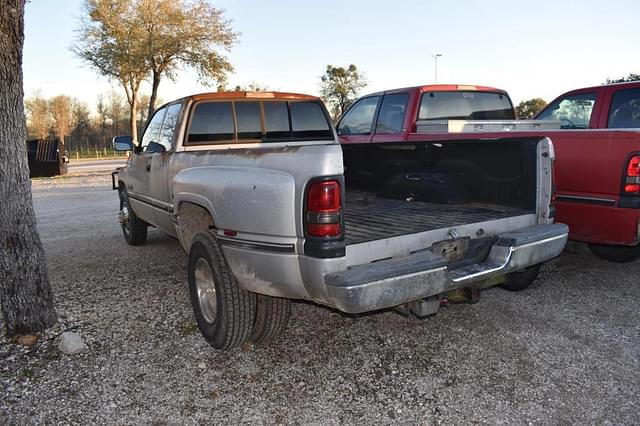 Image of Dodge Ram 3500 equipment image 2