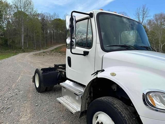 Image of Freightliner M2 equipment image 2
