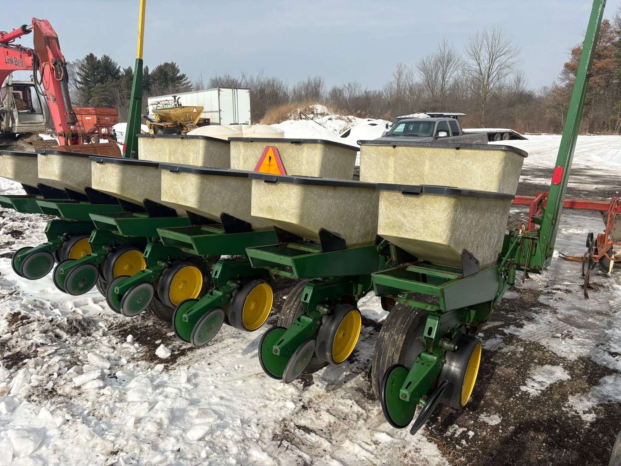 John Deere 7000 Equipment Image0