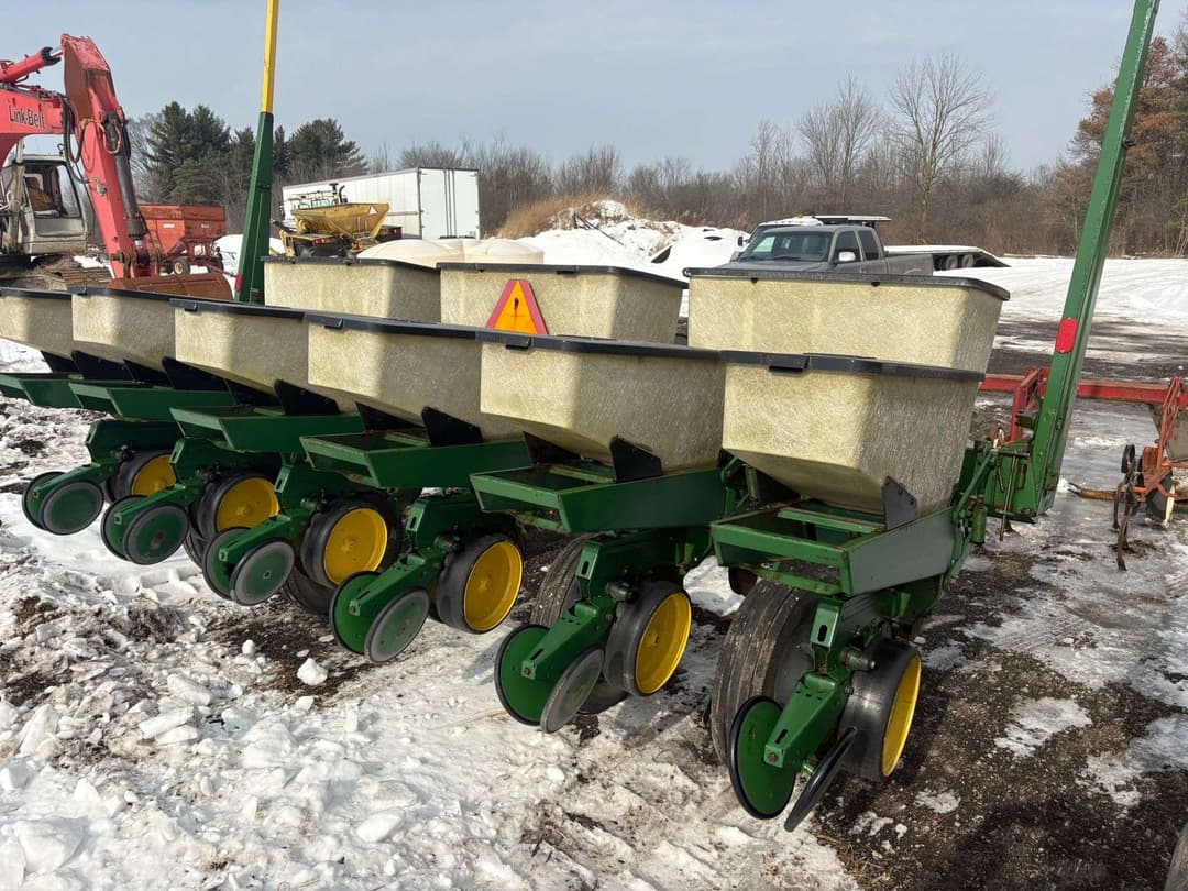 Image of John Deere 7000 Primary image