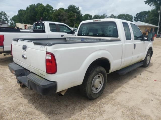 Image of Ford F-250 equipment image 2
