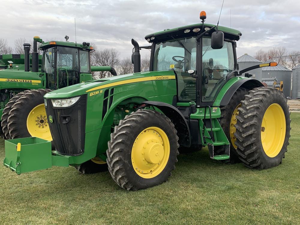 Main image John Deere 8235R