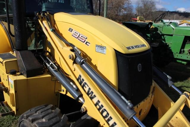 Image of New Holland B95C equipment image 4