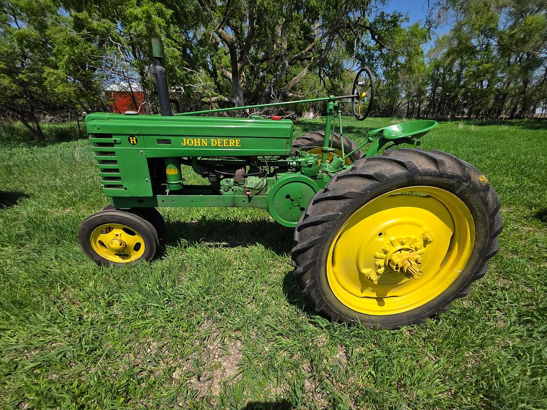 Image of John Deere H Primary image