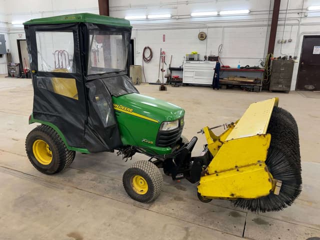 Image of John Deere X495 equipment image 4