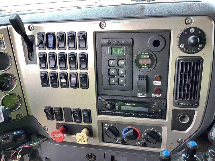 Main image Mack GU 36