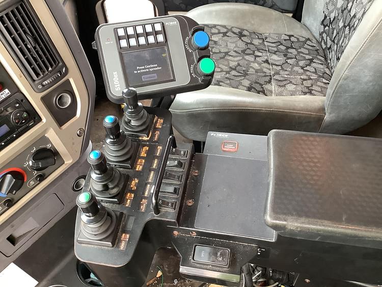 Main image Mack GU 37