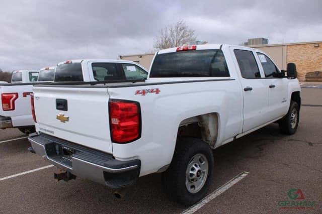 Image of Chevrolet 2500HD equipment image 2