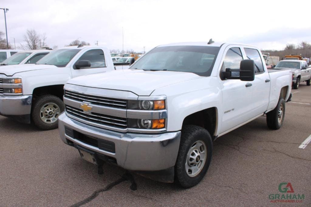 2017 Chevrolet 2500HD Equipment Image0