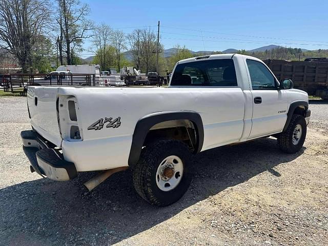 Image of Chevrolet 2500HD equipment image 3