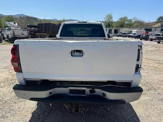 Image of Chevrolet 2500HD equipment image 4
