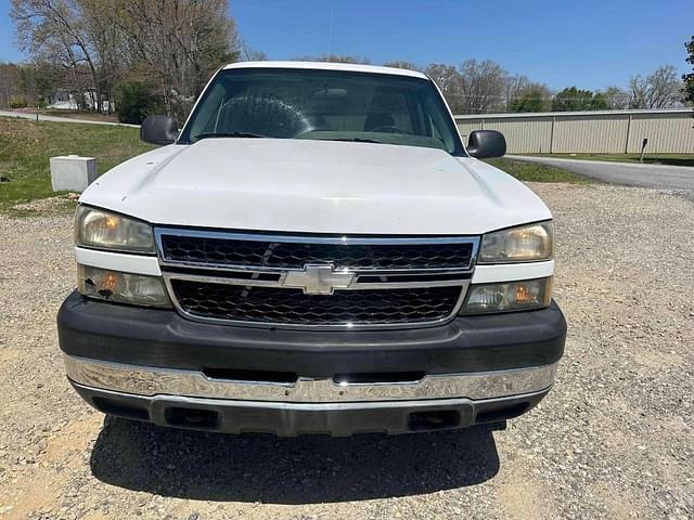 Image of Chevrolet 2500HD equipment image 1