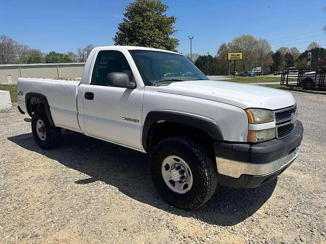 Image of Chevrolet 2500HD equipment image 2