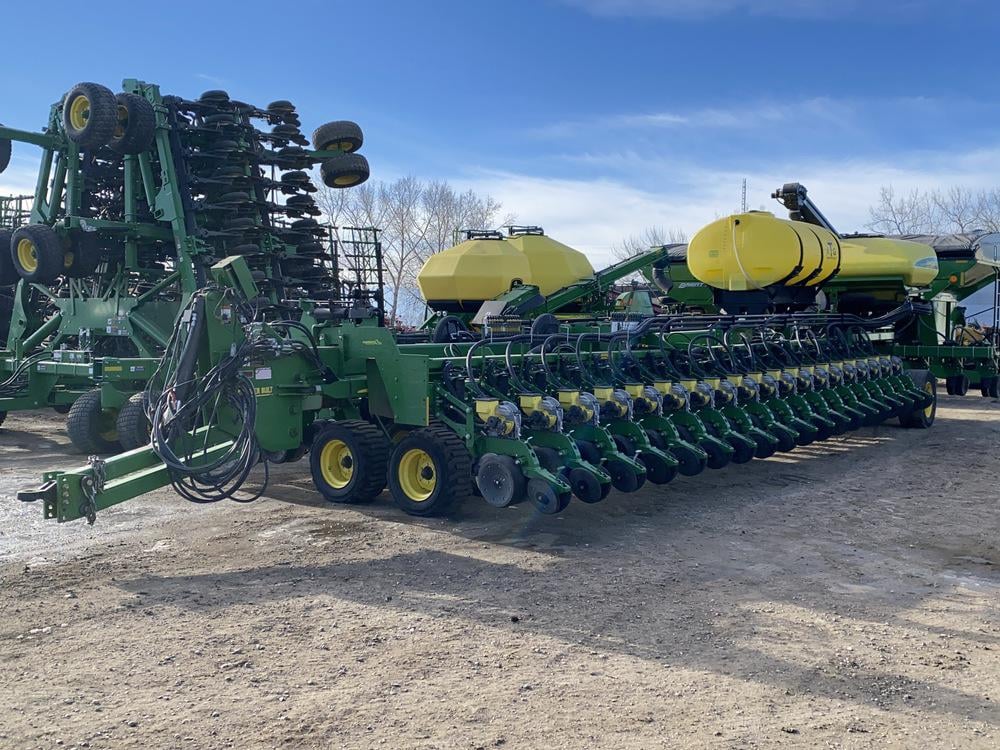 SOLD - 2013 John Deere DB88 Lot No. 31 Planting with 48 Rows | Tractor Zoom