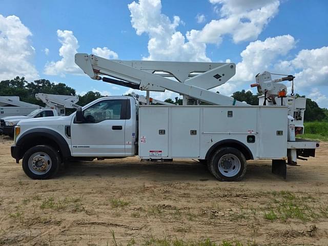 Image of Ford F-550 equipment image 2