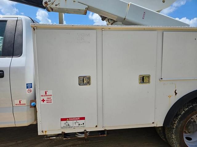 Image of Ford F-550 equipment image 3