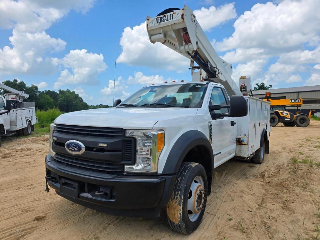 Image of Ford F-550 Primary image
