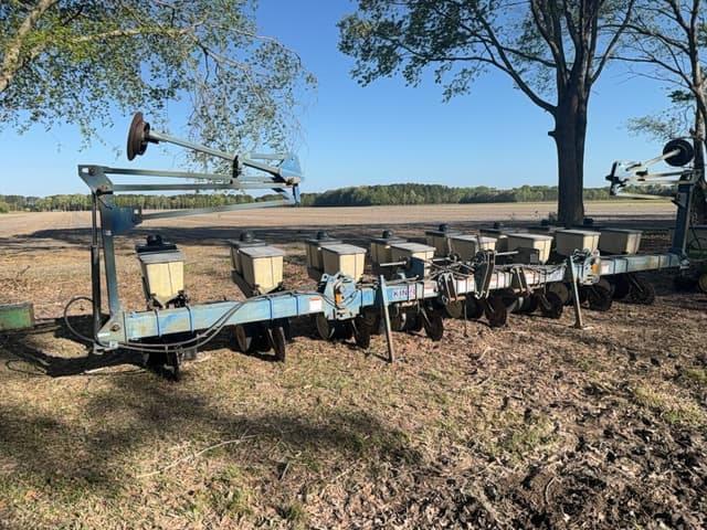 Image of Kinze 2100 equipment image 2